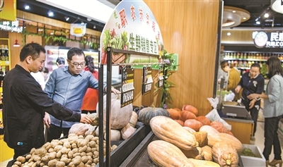 巴山小城的“扶貧超市” 食品銷售的溫暖與創新